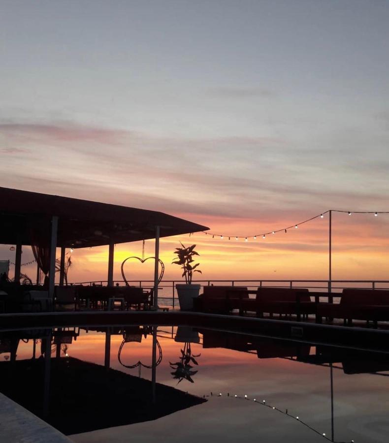 Beach Club Odessa Hotel Night Club ภายนอก รูปภาพ